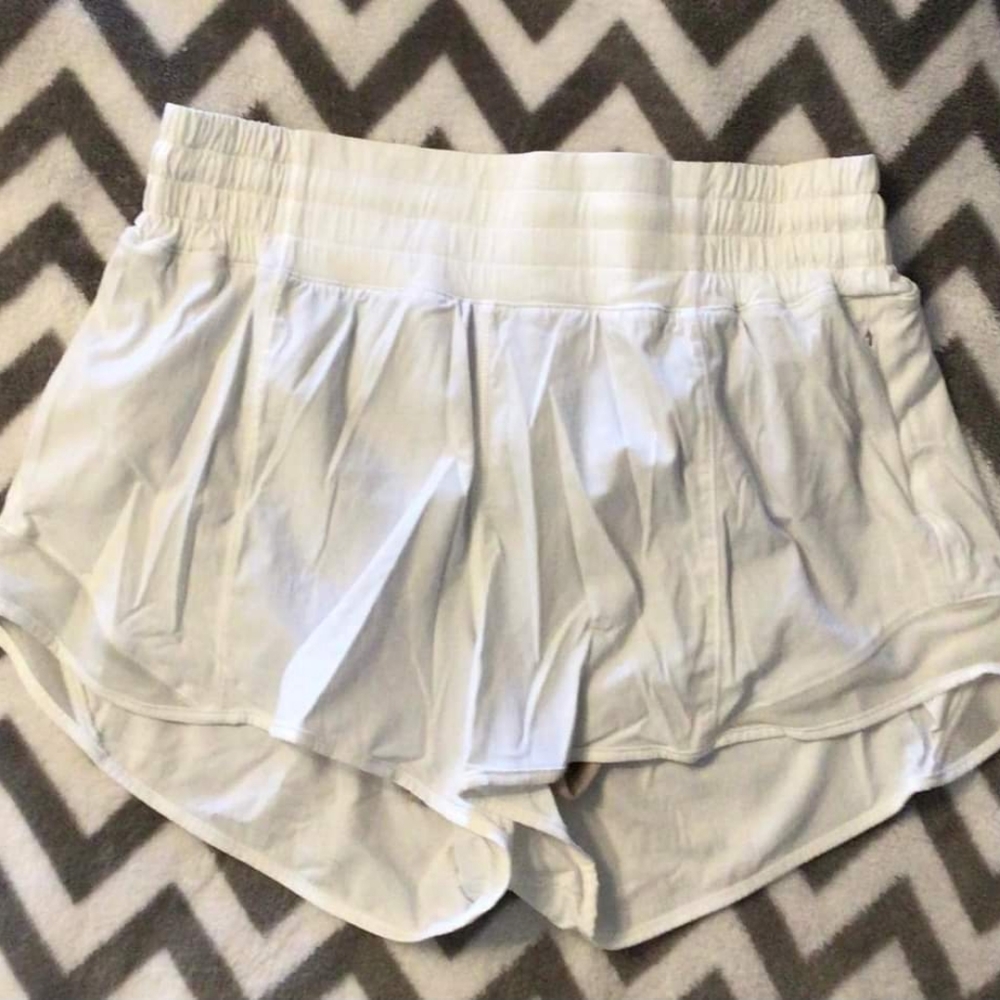 Lululemon Hottie Hot 2.5" high rise running short